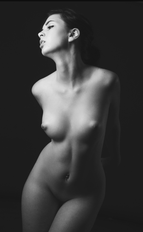 Madison Decambra ヌードモデル 写真