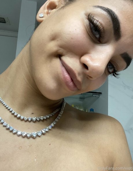 Daniella Vioti 裸の女優 写真