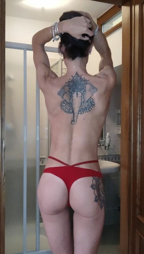 naomi bellucci 限定モデル 写真