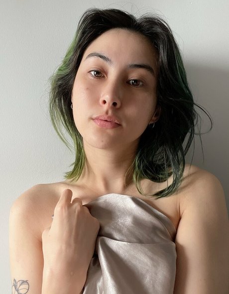 Sinastri エロティックなスター 写真