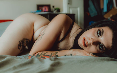 Thatsoraven95 ヌード女優 写真