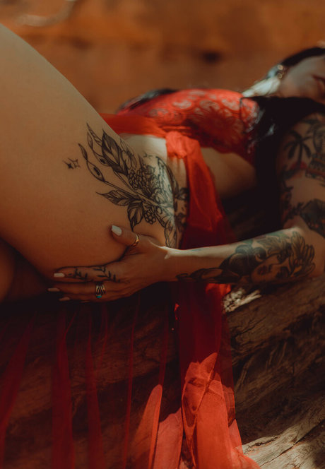 Thatsoraven95 完璧なモデル 写真