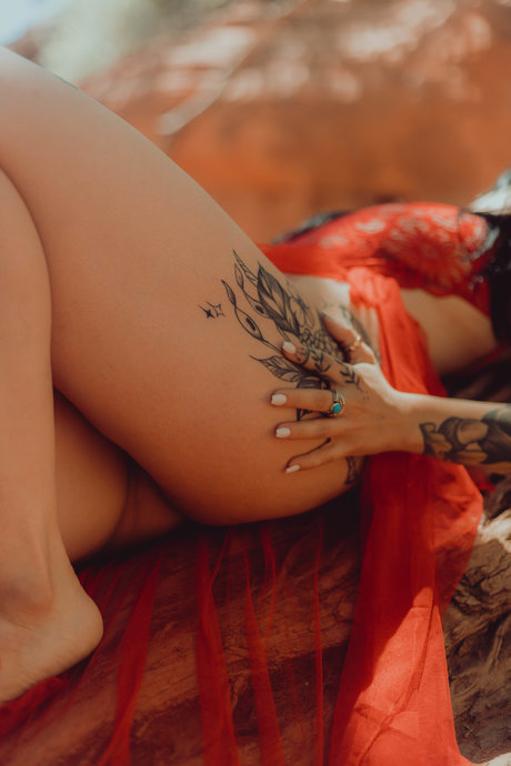 Thatsoraven95 美しいモデル 写真