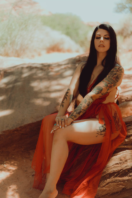 Thatsoraven95 素敵なモデル 写真