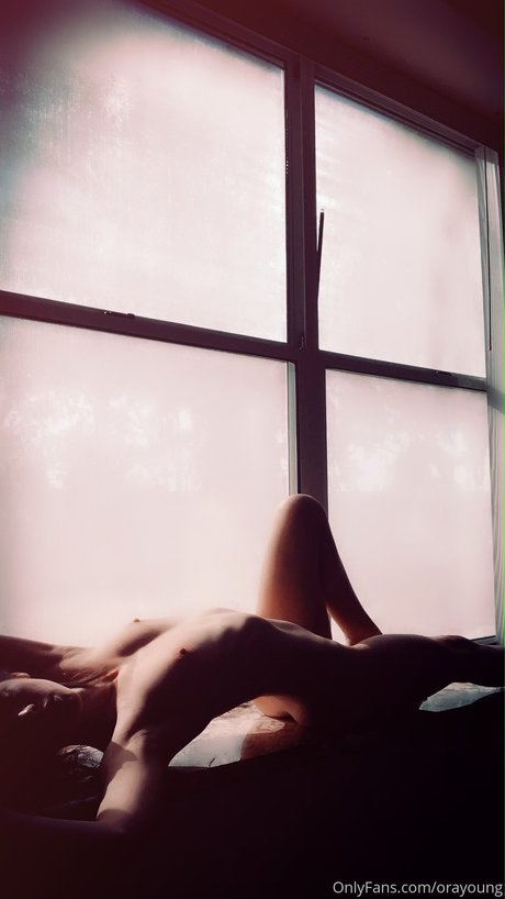 Ora Young アートスター 写真