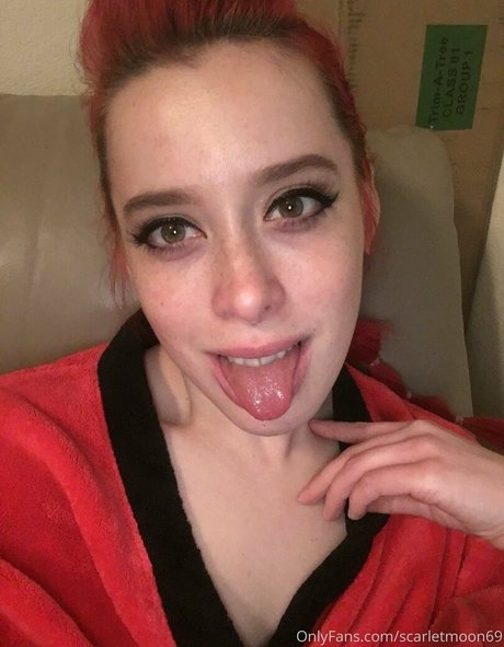 Scarlet Moon ポルノスター エロティック アーカイブ