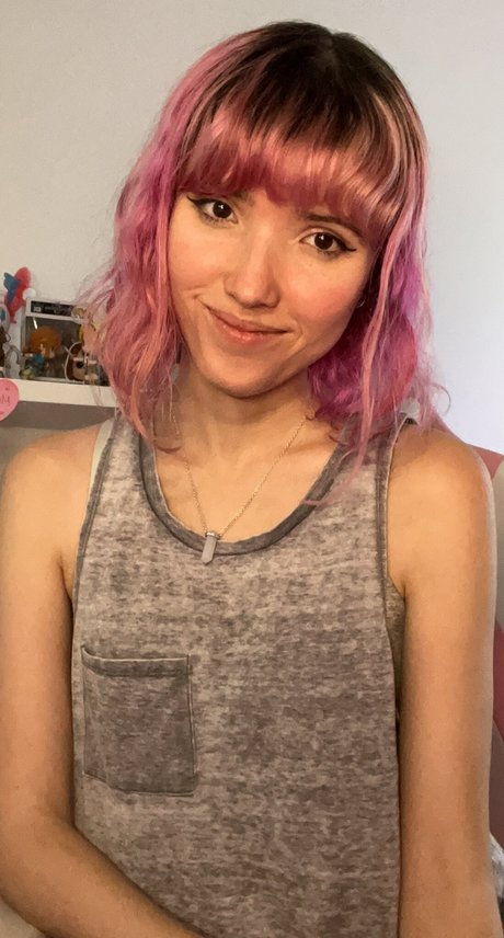 Strawberry Girl Kairi_ ポルノスター 裸 画像