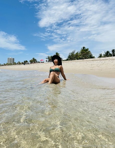 主観視点のアジア人OnlyFans xxx 写真