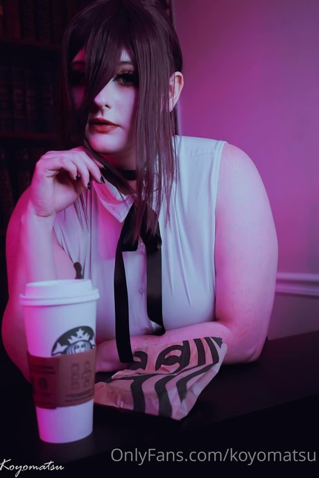 セクシーなブロンドのOnlyFans 無料ポルノ 写真