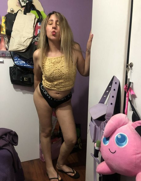 公共の場での猫のOnlyFans 無料裸 画像