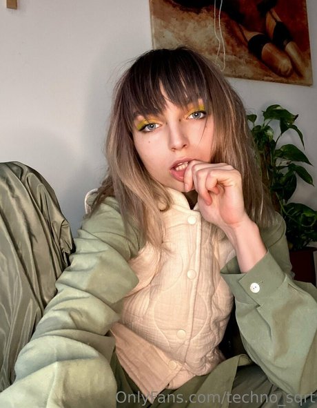 techno sqrt 裸のポルノスター 画像