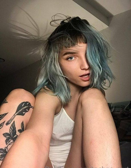 techno sqrt 美しいモデル 写真