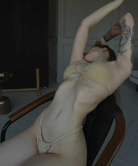 大きな黒い猫OnlyFans セクシー裸 アーカイブ