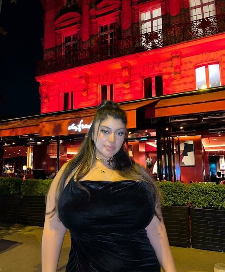 大きな乳首OnlyFans セクシー 写真