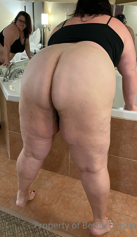 bettieblushe ポルノ女優 ギャラリー