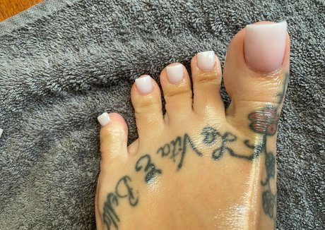 ニューハーフ 熟女 OnlyFans 美しい裸 写真