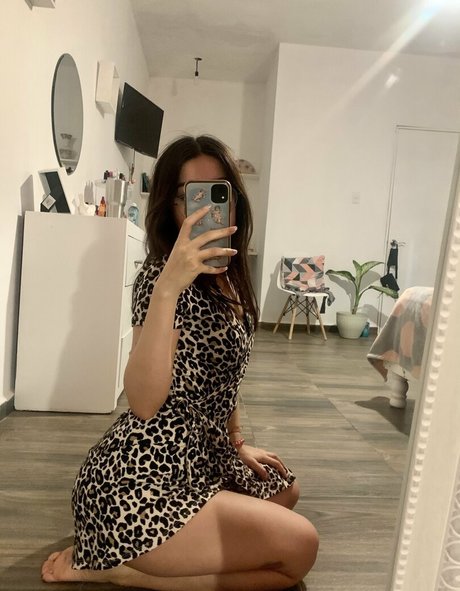 デカ尻ジーンズ OnlyFans アートヌード 画像