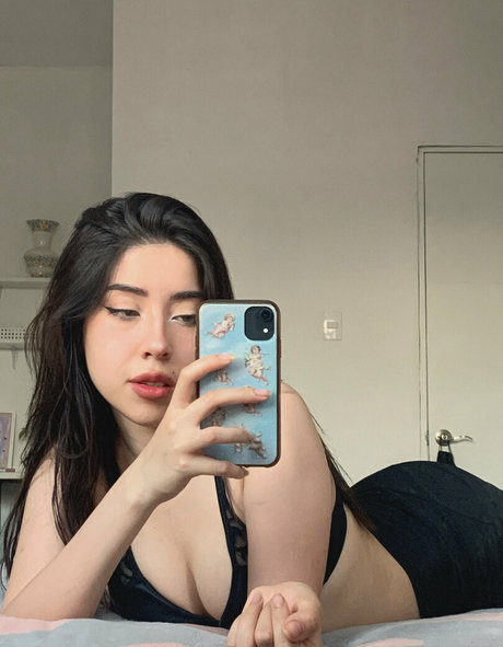 rositapastel ヌード女優 写真