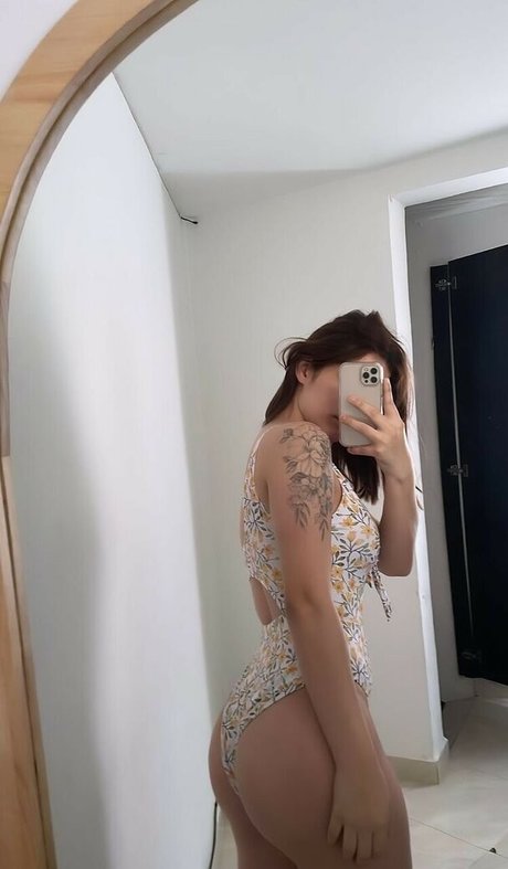 金髪ストリップOnlyFans 無料セクシー 画像