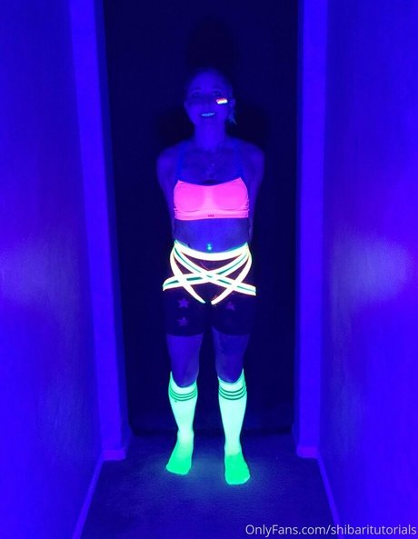 shibaritutorials 裸のモデル 写真