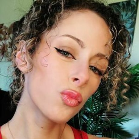 itsmisscurly ポルノスター 画像