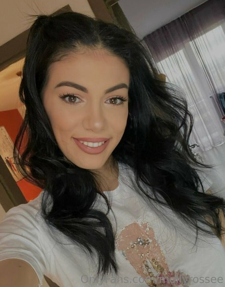 mollyrossee xxxモデル 写真