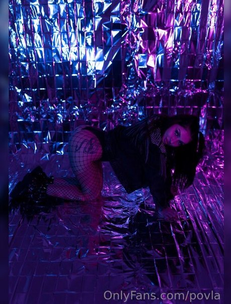 povla XXXモデル 写真