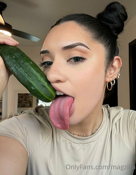 OnlyFansの無料動画 ヌード 写真