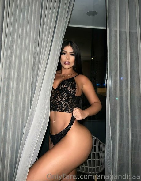 18歳のOnlyFans セクシーxxx 写真