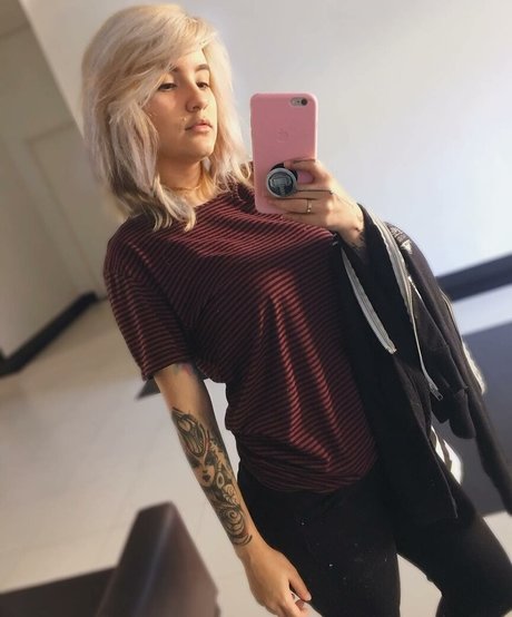 黒檀のシャワー OnlyFans ポルノグラフィック 写真