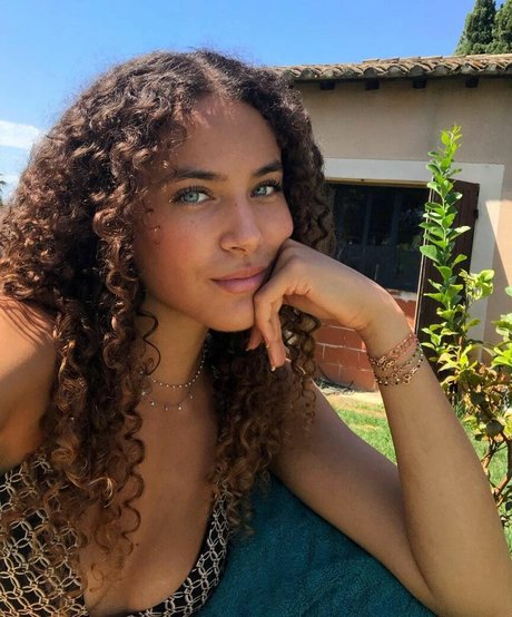 Illana Barry ホットなポルノスター アーカイブ