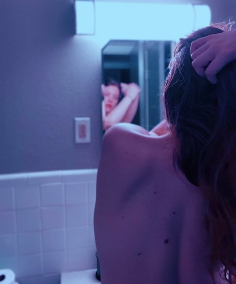 Ivie Walker エロティックなモデル 写真