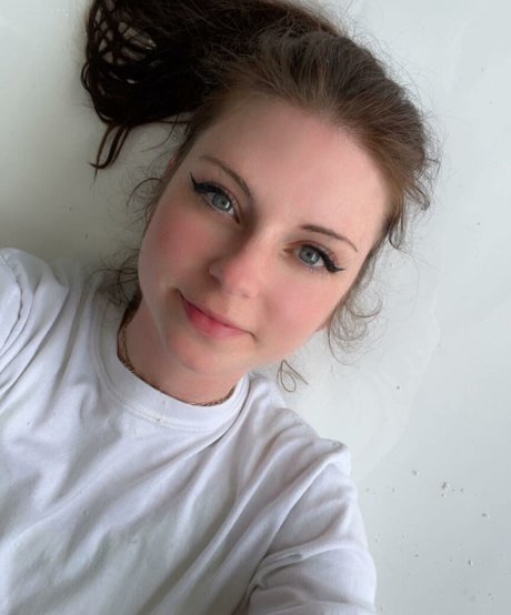 MudslinginTrainwreckVIP スター ヌード 画像