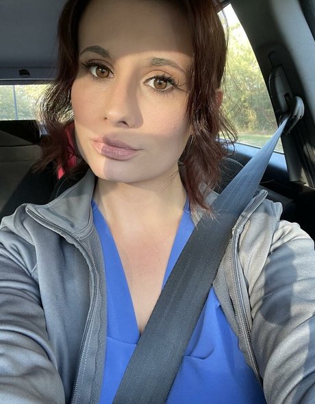 LillyBehave スター 裸 画像