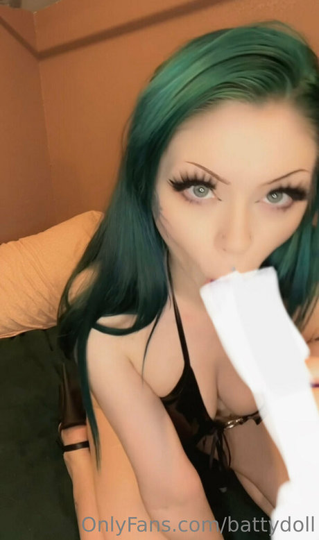 ブロンドヨガOnlyFans セクシーヌード 写真