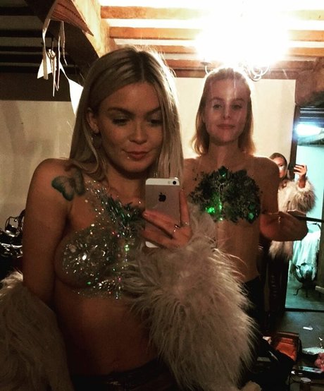 Charlotte Summers 美しいモデル 写真