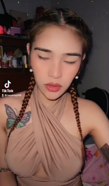 Babygirl chesca ポルノスター 写真