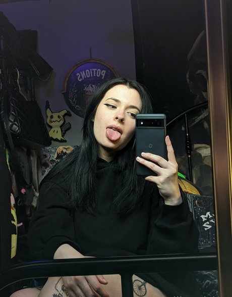 デカ尻ジーンズ OnlyFans 可愛い 写真