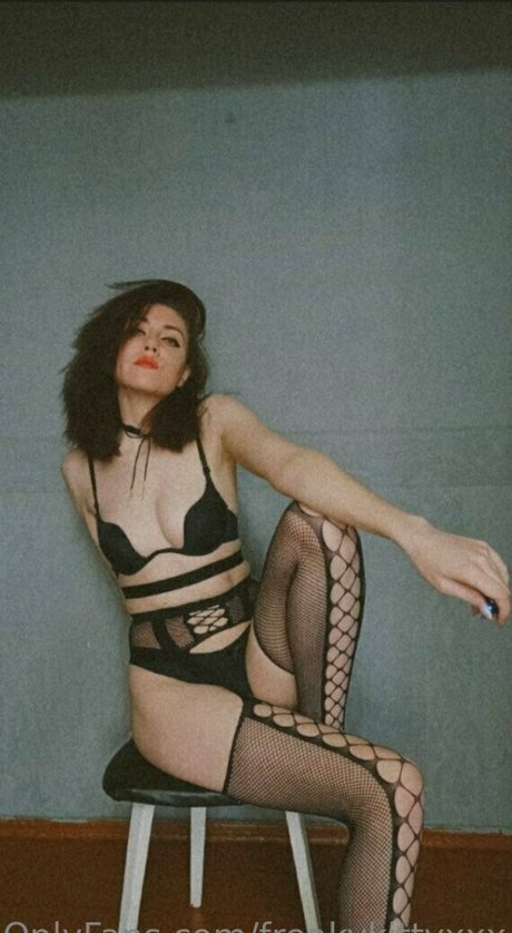 ニューハーフ巨乳OnlyFans 裸 画像