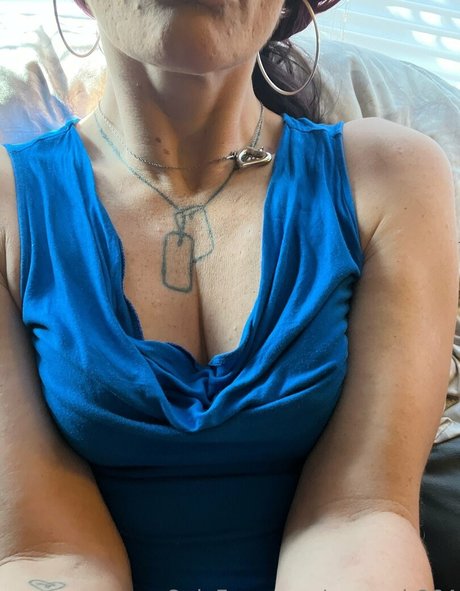 queen b864 エロティックモデル 画像