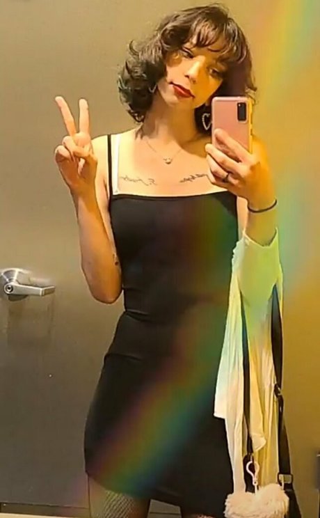 痩せた金髪の熟女OnlyFans ホットセックス 画像