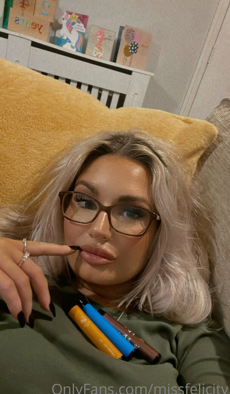 日焼けしたOnlyFans ポルノ 画像