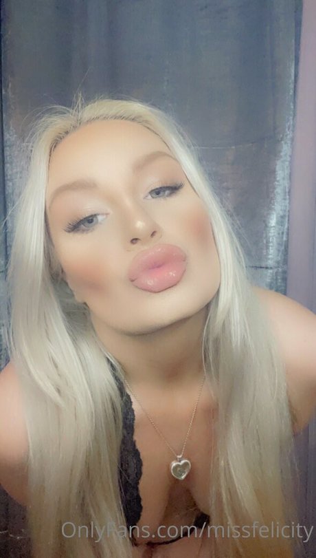 興奮した熟女OnlyFans セクシーxxx 画像