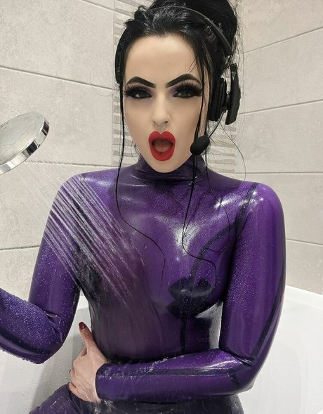 公共の場での猫のOnlyFans ホットヌード 写真