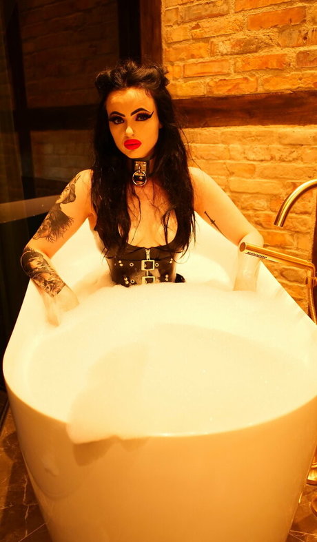 金髪の足コキOnlyFans HD アーカイブ