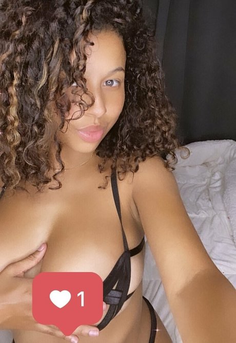 Emmmyxo ポルノスター 裸 写真