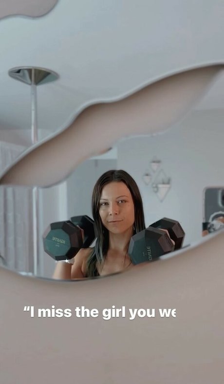 Kora Raw ポルノスター 高品質 画像