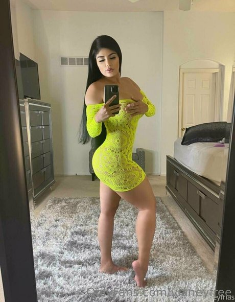 裸のトゥインクOnlyFans ヌード 写真