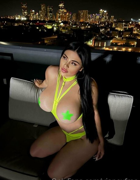 vianeyfree アダルトモデル 写真