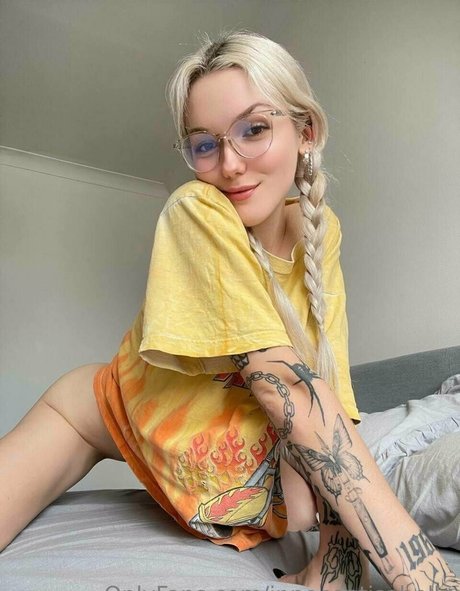 アジア人フィンドムOnlyFans アートポルノ ギャラリー